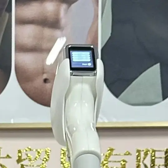 The new 6000W FAC model is equipped with 16-speed adjustment and a two-in-one diode hair removal accessory.