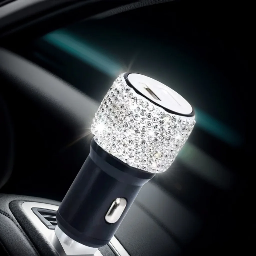 

​ ​ Автомобильное зарядное устройство с двумя USB-портами, стеклом ручной работы и бриллиантами. ​ ​