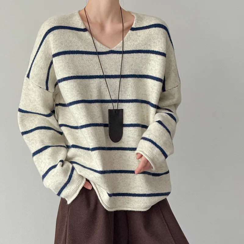 WHTREND Herbst Winter Neue Gestrickte Pullover frauen V-ausschnitt Gestreiften Basis Tropfen Schulter Lose Pullover Top WH2048