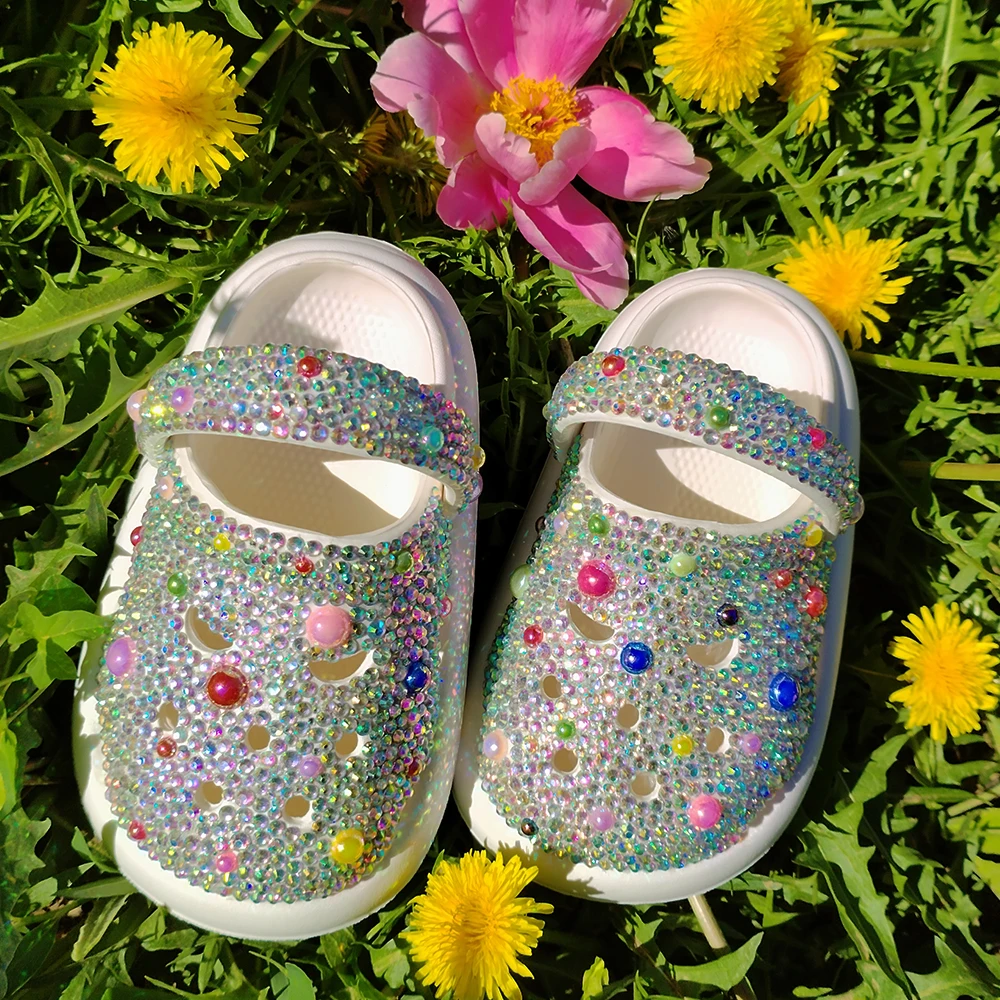 Handmade Rhinestones Bling Girls Womens Kids And Mother Summer Hole Sandals Garden Beach Slippers Sandals Quick Drying Shoes