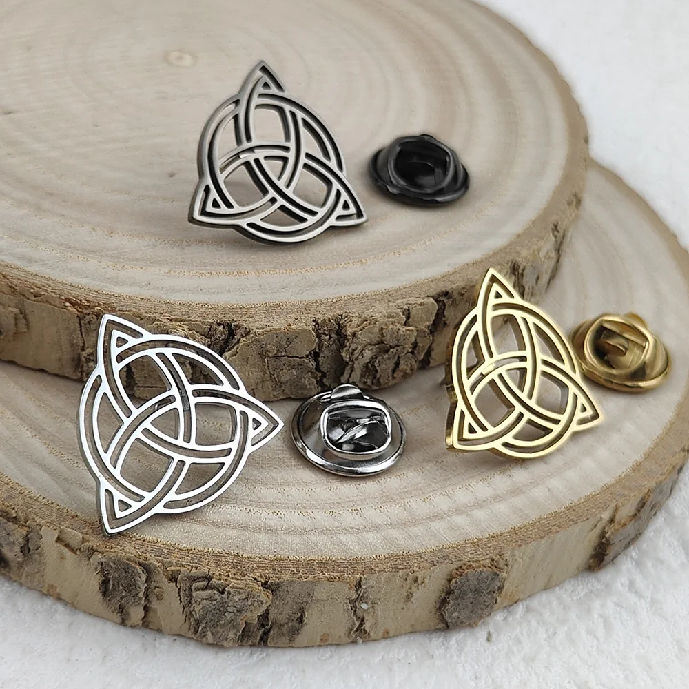 New round Celtic knot men's lapel pin, stainless steel gold-plated badge, black brooch for suit accessories, gift for father