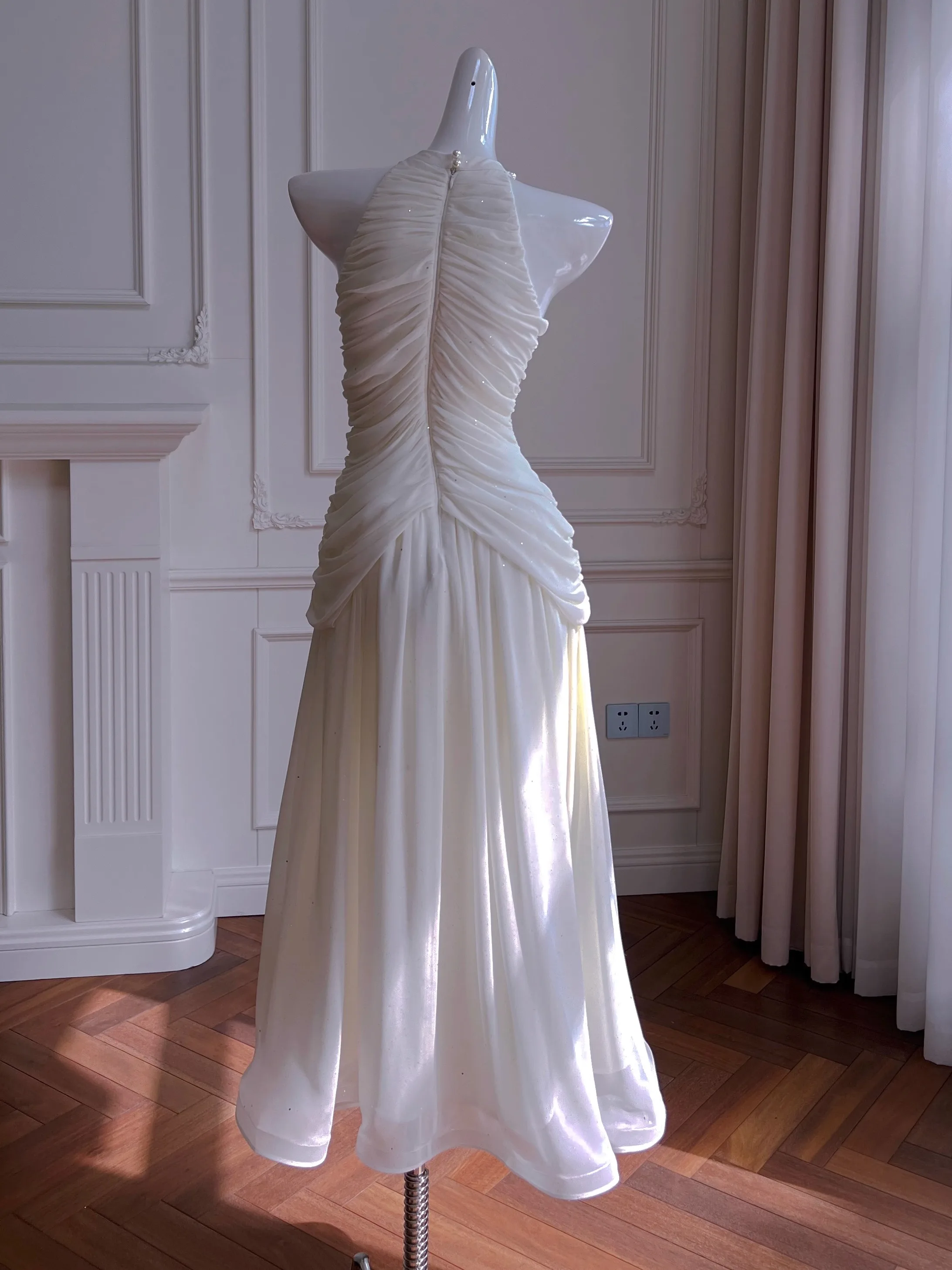 

Ele белое платье с подвесным дизайном, тонкая сверкающая ткань для похудения на талии для насыщенных девушек, осеннее новое поступление