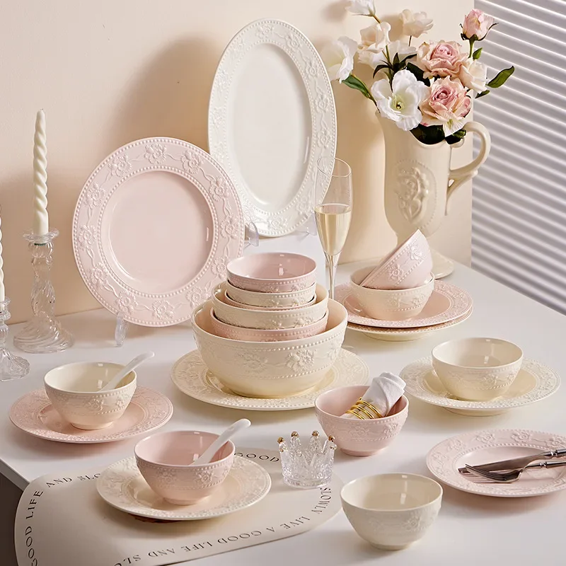 Color Embossed Strawberry Cream Style High Value Dishes and Dishes Set, Ceramic Tableware Household