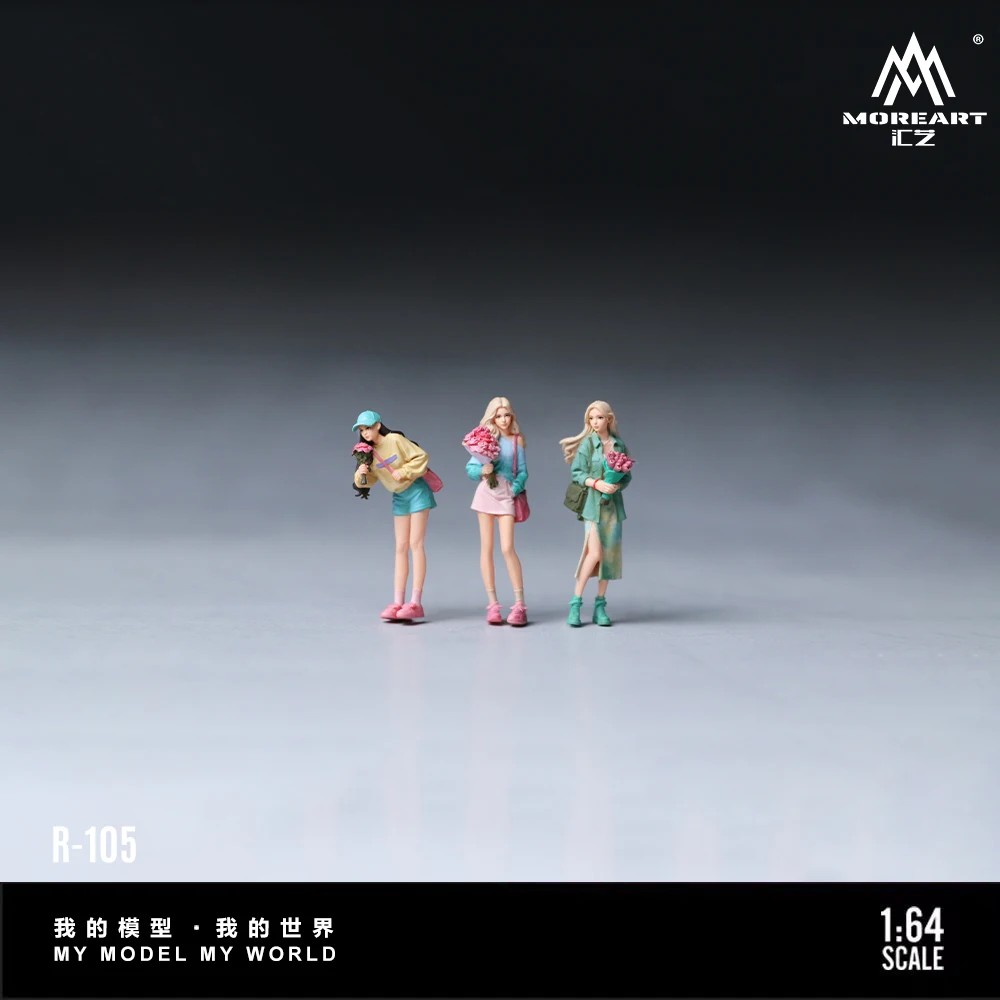MoreArt 1:64 Three Casual Girl Friends With Bouquet Resin Figurine Set Mini Street Scene Display Model