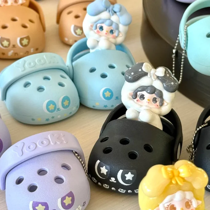 

Genuine Yooki mini shoe for doll 400% V1 Series Blind Box Cute Doll Collection Ornament Fashion birthday cute Gift Girl pendant