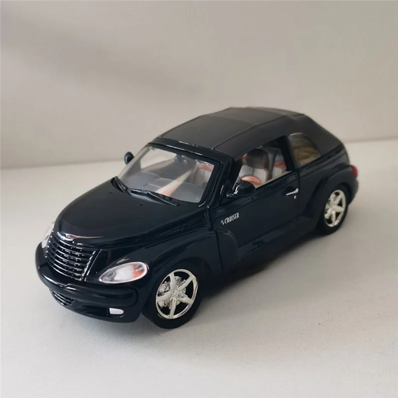 

1:24 Chryslers PT Cruiser Alloy Classic Old Car Model Diecast Metal Retro Vehicles Car Model Simulation Collection Kids Toy Gift