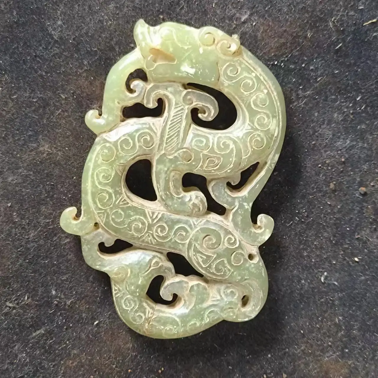 

1pcs/lot Natural ancient Jade hetian Jade carved dragon totem Pendant fine carving vivid retro ethnic style collection jewelry