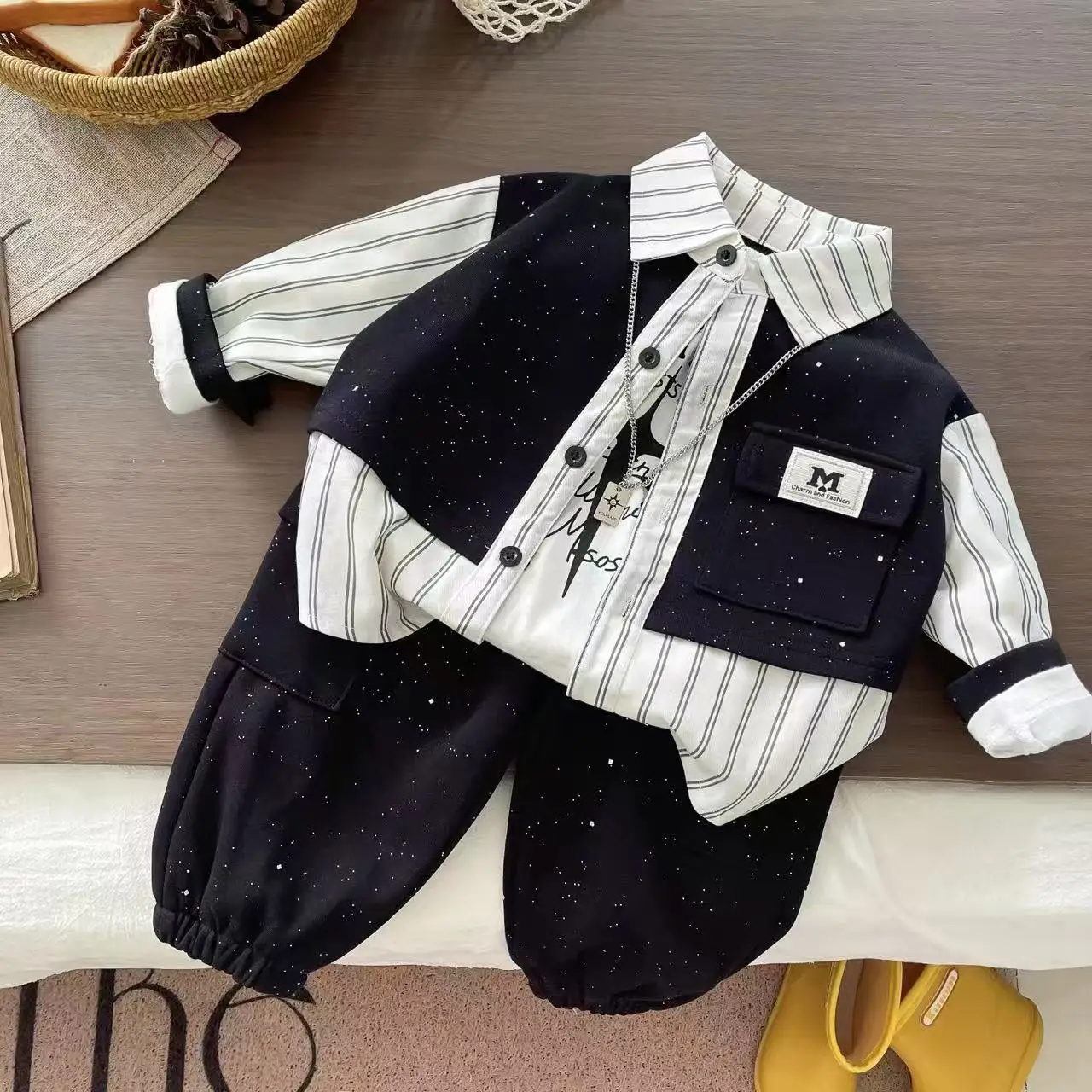 

Boys' Clothing Set Spring and Autumn 2025 New Children's Baby Korean Edition Striped Shirt+T-shirt+Pants Three-piece Set