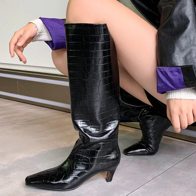 2025 جديد الشتاء تصميم الحجر الحبوب حذاء برقبة للركبة امرأة فاسق منخفضة الكعب الجوارب الطويلة الأحذية