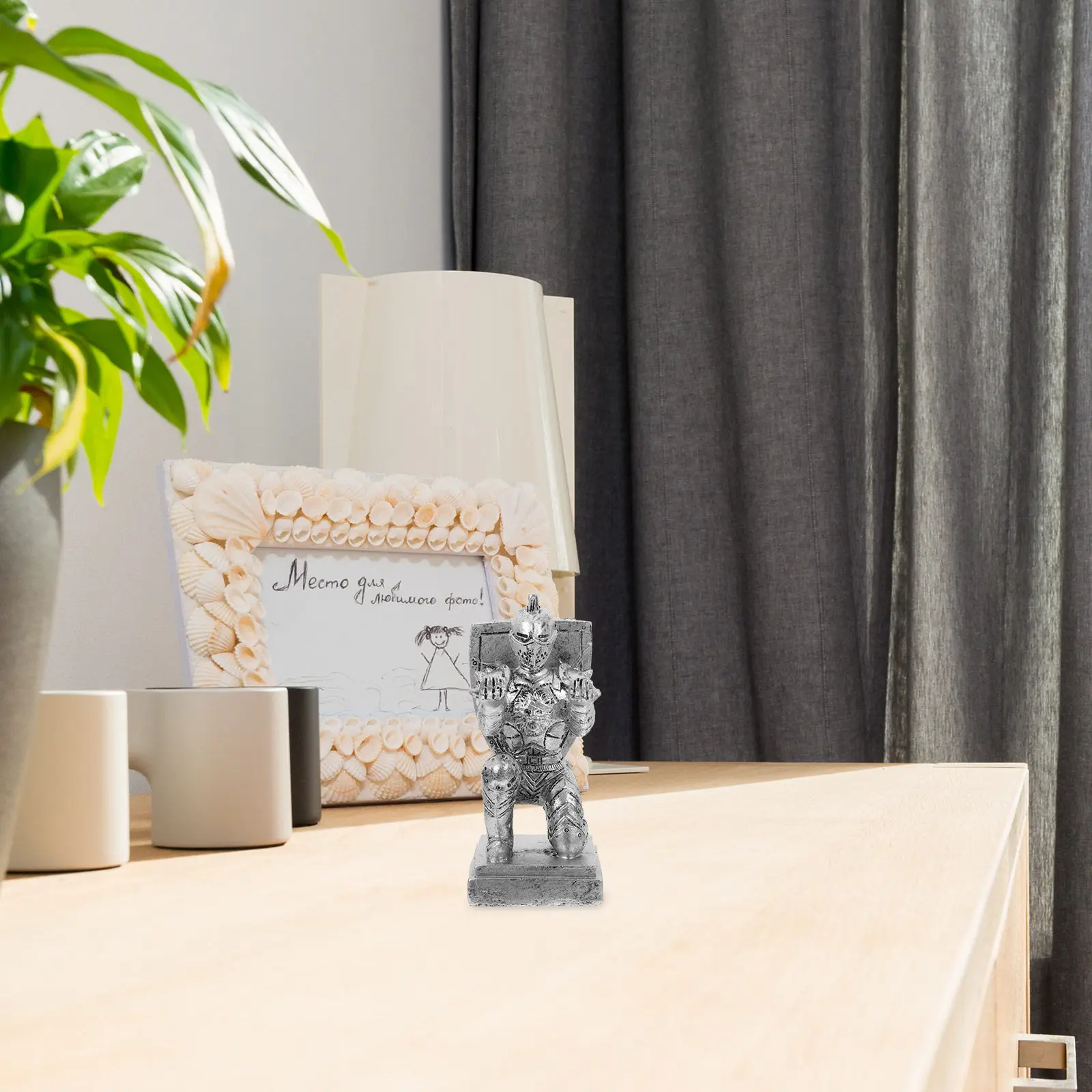 Knight Shape Pen Holder Desk Organizer Resin Medieval Office Decor Stylish Pen Stand for Men Home School Stationery Accessories
