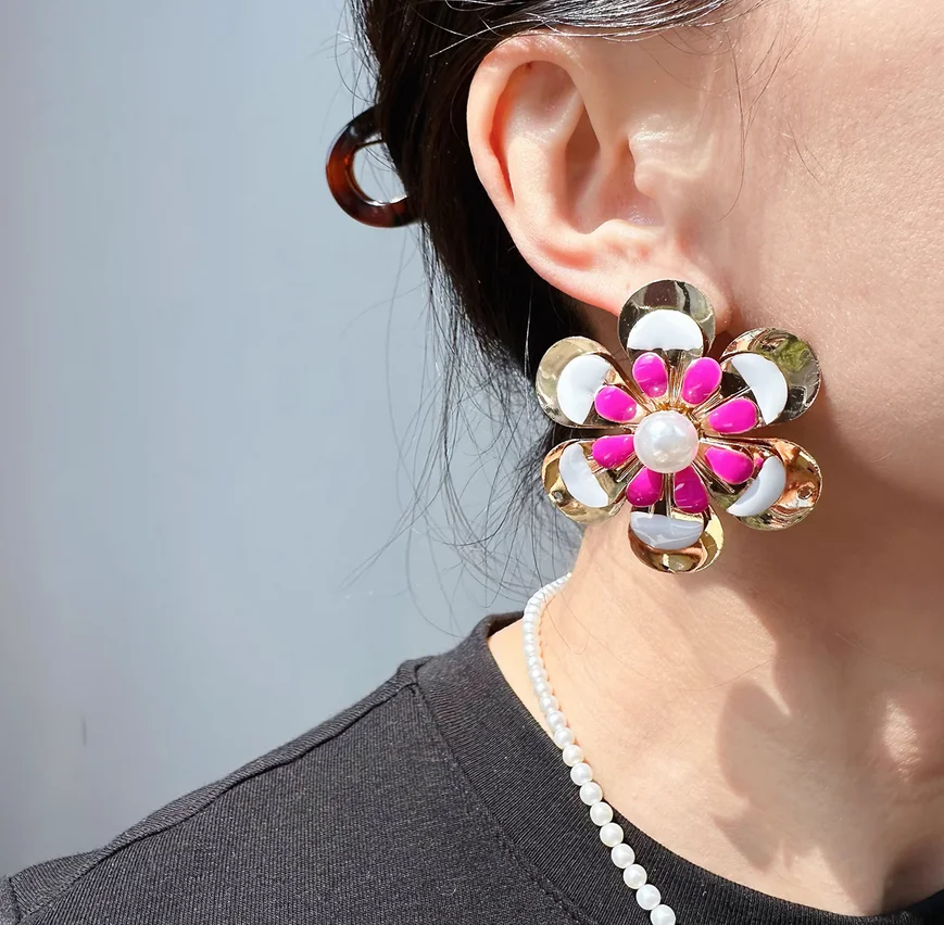 Foreign trade jewelry handmade enamel three-dimensional flower earrings fashion Pearl stamens exaggerated big pink earrings.