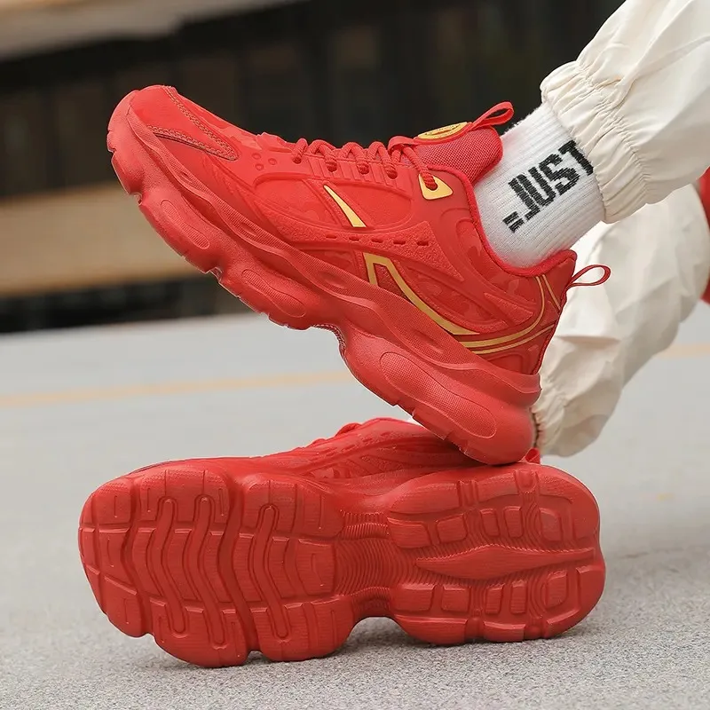 أحذية رياضية رجالية جديدة للخريف قابلة للتنفس أحذية رياضية عصرية بنعل سميك ومضادة للانزلاق لزيادة الارتفاع أحذية رياضية للجري غير رسمية