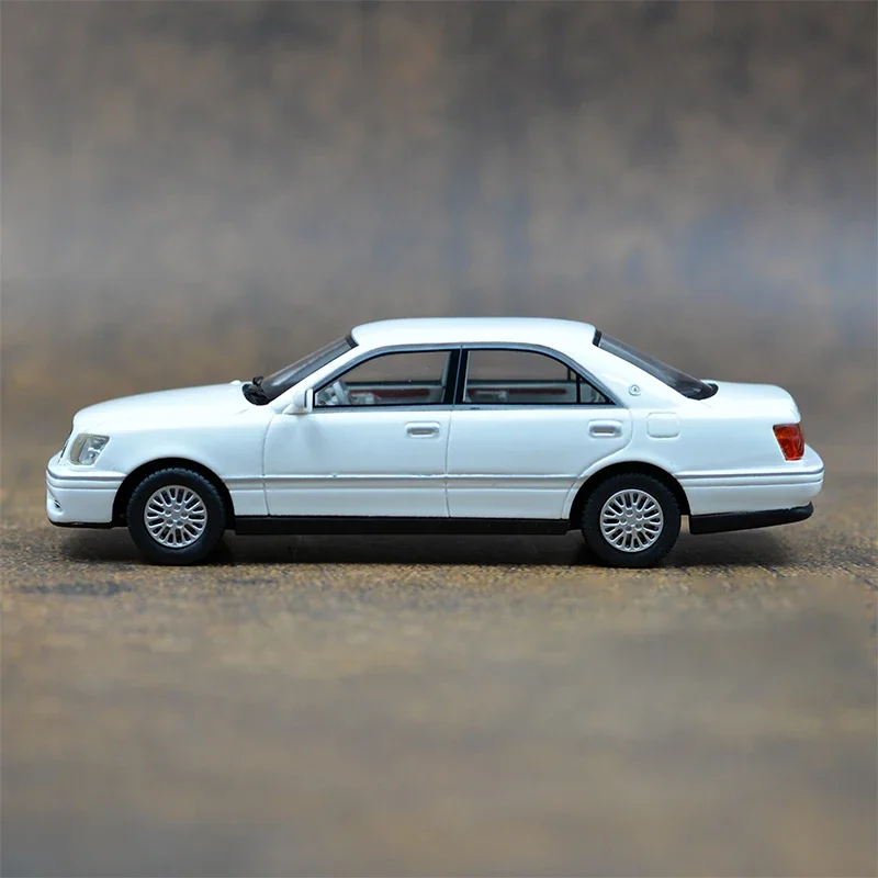 Original 1/43 Scale Toyota Crown Royal Saloon G Simulation Resin Car Model Static Display Collectible Toy Gift Souvenir