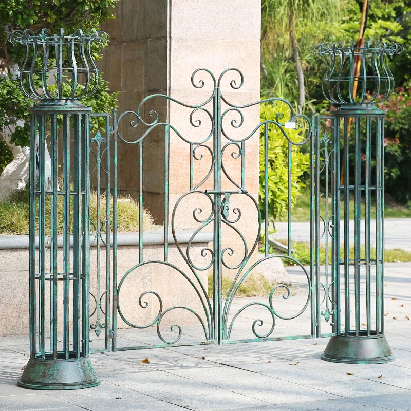 

Foreign order retro old courtyard entrance door villa garden door outdoor rust-proof plant climbing vine decorative flower stand