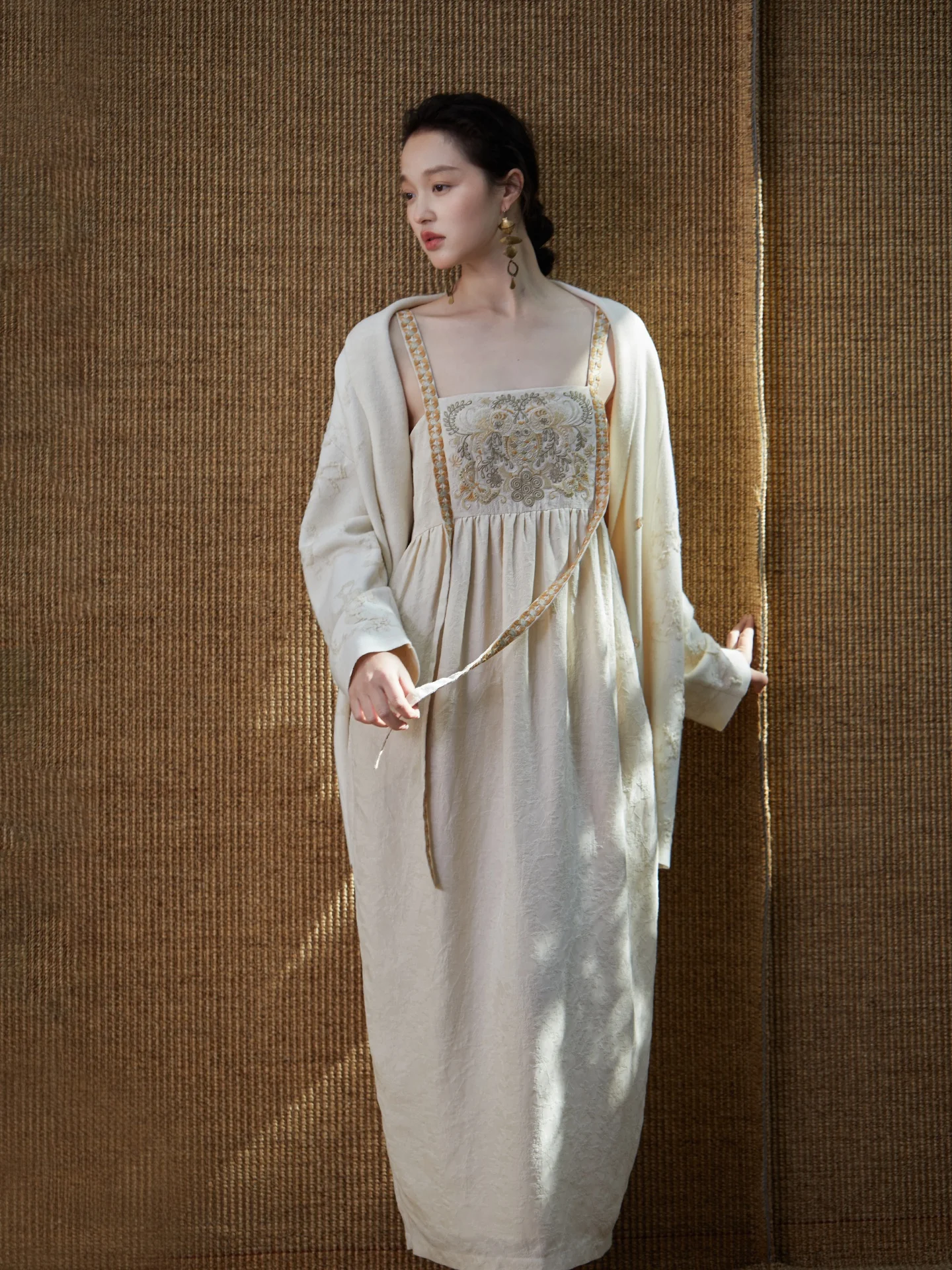 New Chinese Style Soft Beige High Waistline Embroidered Strapless Dress Miao Ethnicity Pattern V-Neckline Sleeveless Gown