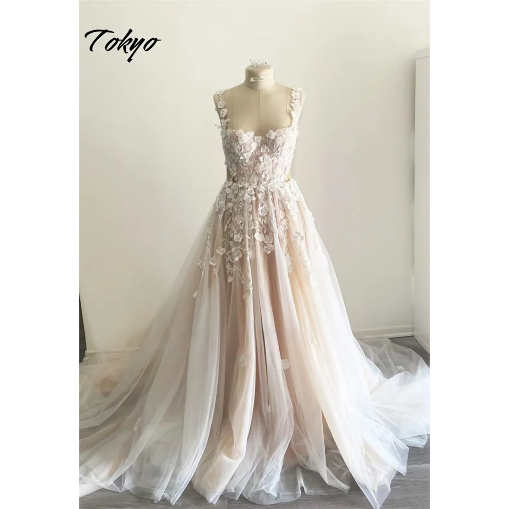 طوكيو مخصص الأبيض الأزهار الأشرطة فساتين الزفاف بلا أكمام عودة الدانتيل متابعة فستان زفاف 2025 ذيل محكمة ألف خط ثوب زفاف