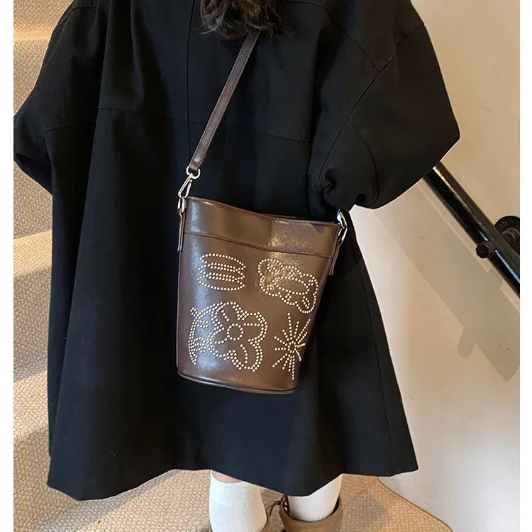 

Текстурированная сумка через плечо премиум-класса 2025 года, винтажная стильная сумка-ведро, модная универсальная сумка через плечо для женщин