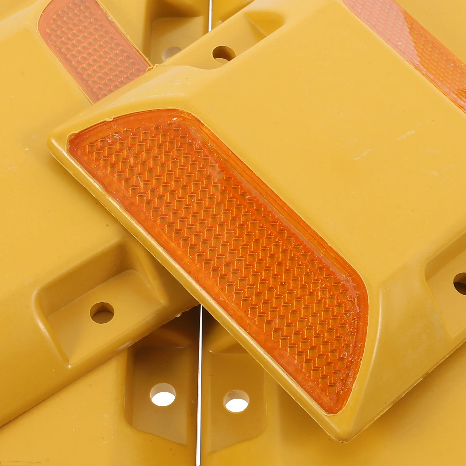 6Pcs Reflective Road Marker Raised Plastic Road Stud Emergency Reflector Driveways Pavement Safety Reflectors Driveways Marker