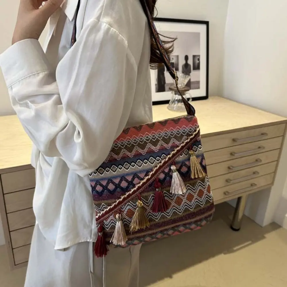 

Casual Tassel Ethnic Style Crossbody Bags Large Capacity Woven Fringe Shoulder Bag Geometric Handbag Bohemian Phone Bag Travel