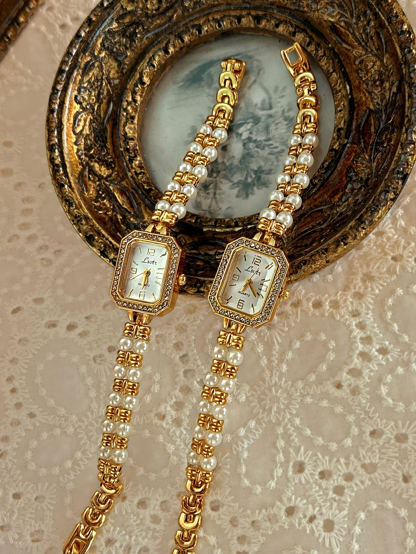 1 novo relógio feminino elegante e retrô da moda francesa com pulseira de pérolas, mostrador retangular, relógio de quartzo feminino de nicho.