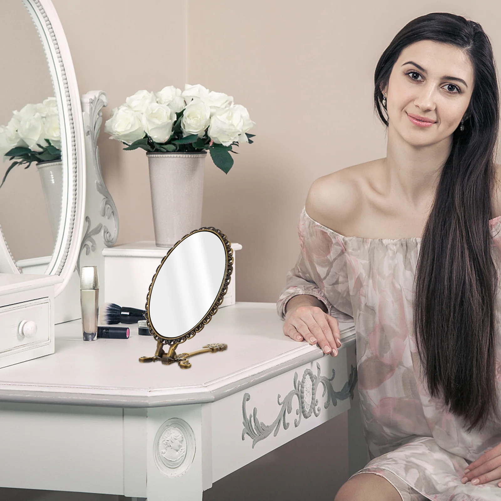 

Handheld Mirror Compact Vintage Gold Travel Makeup Mirror For Women Portable Small Retro Metal Vanity Grooming Tool