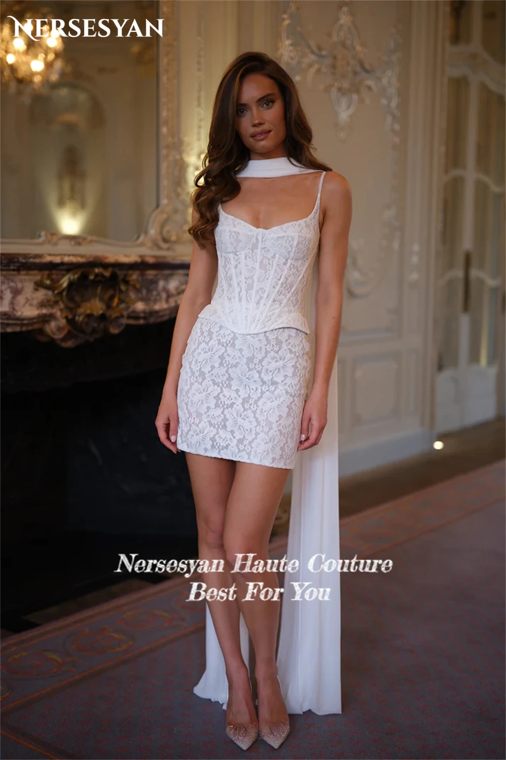 Nersesyan فساتين زفاف فاخرة من الدانتيل مزينة برقبة على شكل V وأشرطة سباغيتي فستان عروس لحفلات الضيوف فساتين زفاف صغيرة مخصصة