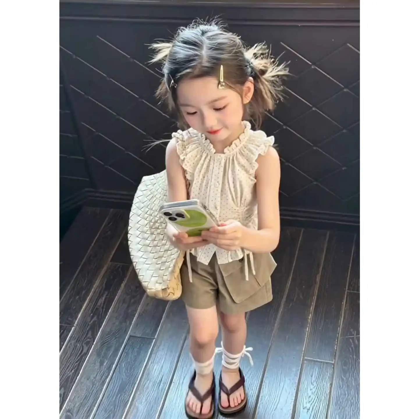 Girls Set 2026 New Baby Summer Outfit High End and Fashionable Beige Top Khaki Shorts