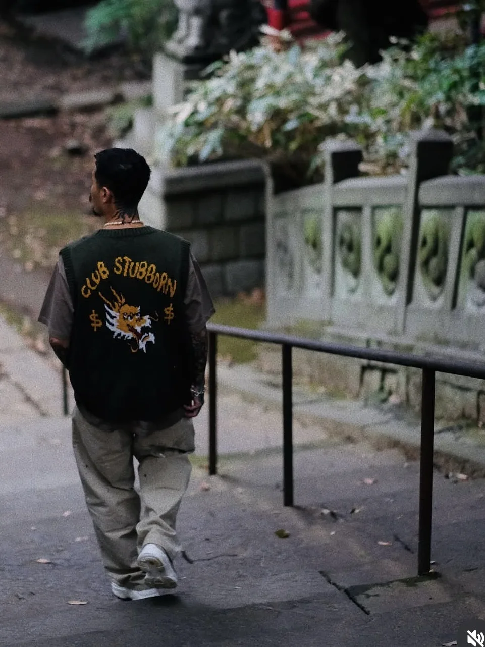 

Мужской вязаный жилет из смесовой шерсти в стиле ретро с пуговицами, с узором дракона, уличный тренд