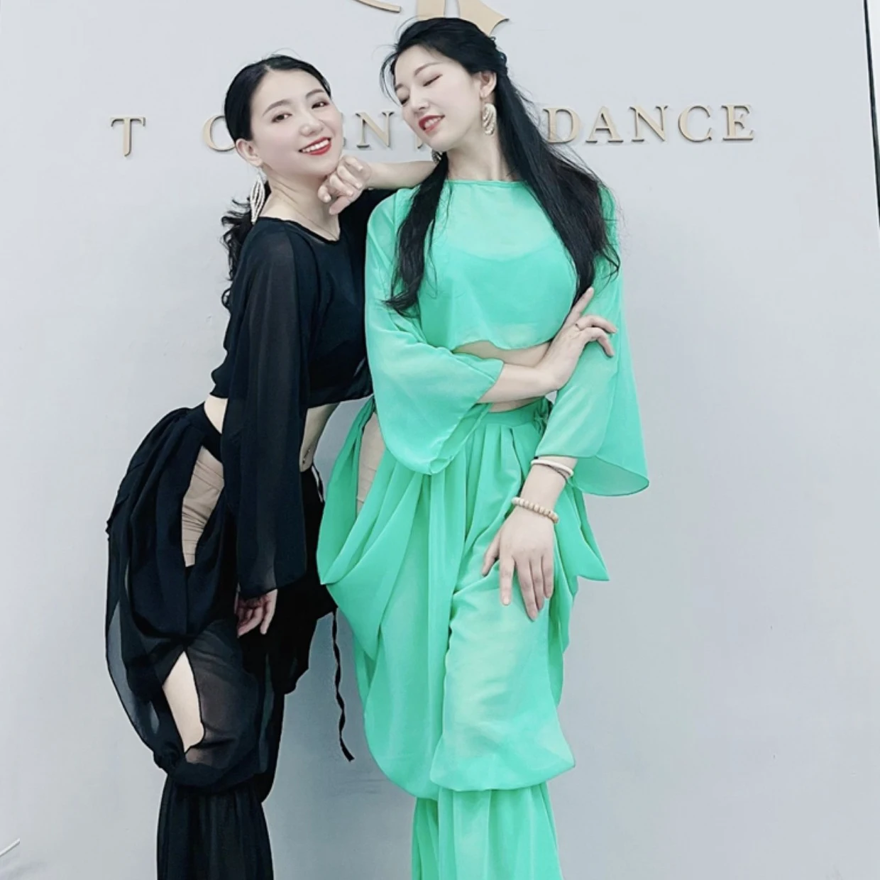 

Belly dance costume wear Women's dancing costumes festival outfit Woman suit 2026 sari lesson halloween bellydance chinese folk