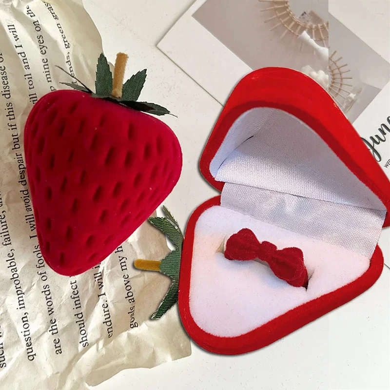 

Romantic Flocking Berry Strawberry Ring Box Storage Finishing Woman Earrings Portable Box Girl Jewelry Display Packaging Storage