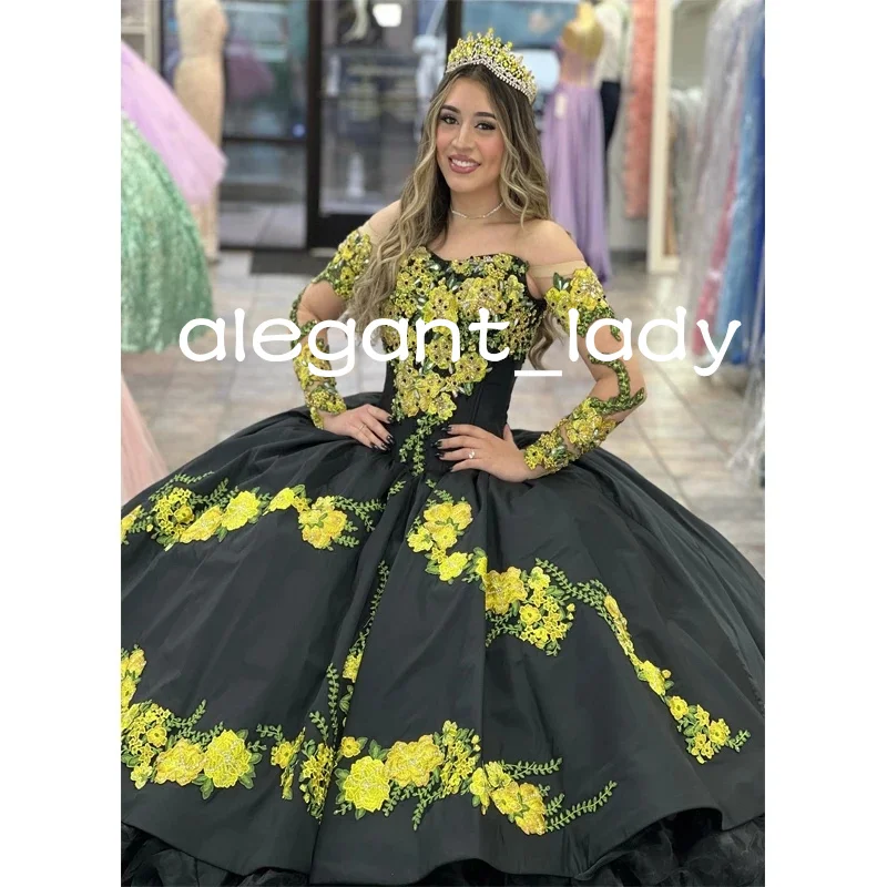 Medallones de corpiño de corazón negro, apliques florales 3D, falda escalonada bordada, Charro de México, vestidos de quinceañera negro