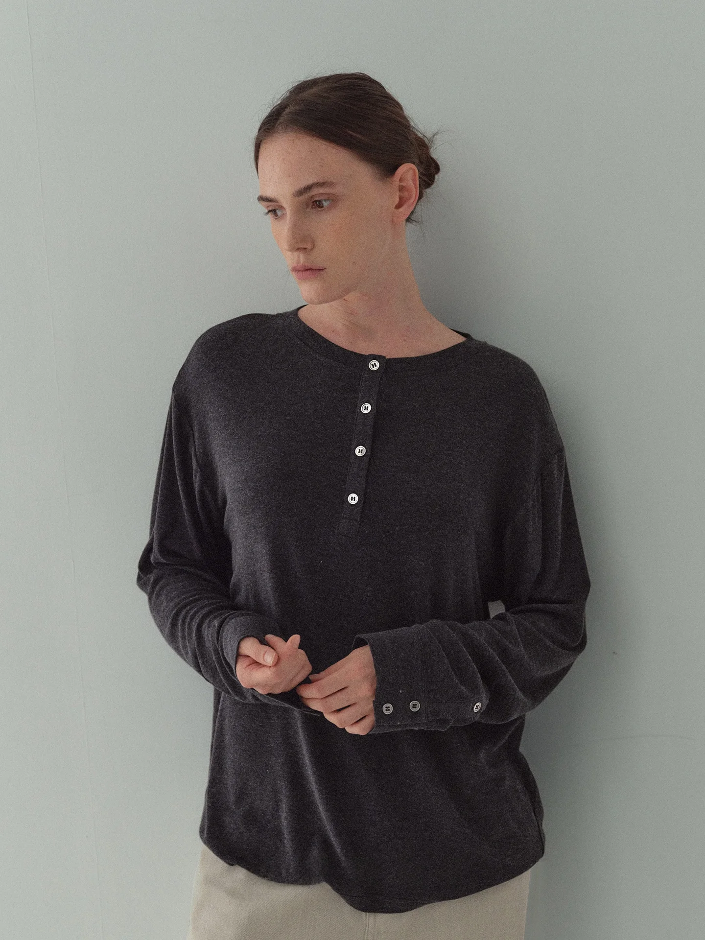 

Свободная футболка с длинным рукавом GORRI из шелка и шерсти с воротником хенли, повседневная, однотонная, базовый слой, универсальный женский топ