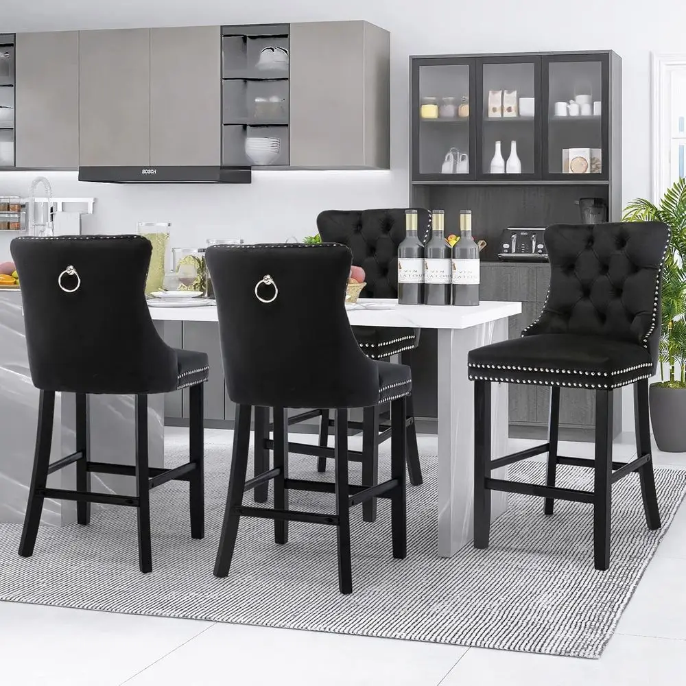 

Комплект из 4 барных стульев из велюра с деревянными ножками, с пуговичной обивкой, хромированными элементами, высотой для барной стойки, без подлокотников (черный)