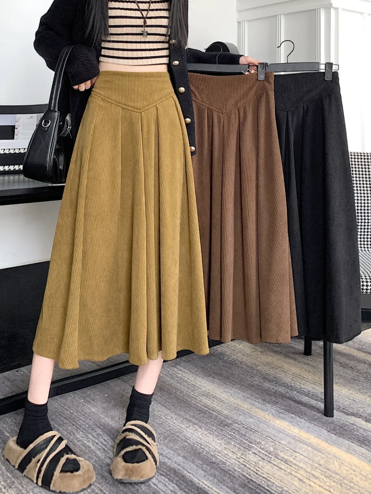 

Women's A-line Black Pleated Corduroy Skirt Vintage 90s Aesthetic Y2k Brown Long Skirt Harajuku Korean Skirts 2000s Clothes 2024