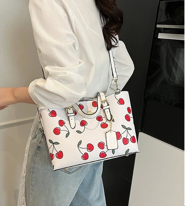 

2025 Women's Classic Retro Large-Capacity Tote Bag - Printed Shoulder Messenger Handbag, Trendy, Spacious Ideal for Fashionistas