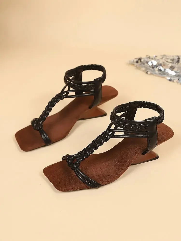 Brand Design Vintage Braune T-Riemen-Sandalen mit eckiger Zehenpartie für Damen – Sommer 2026 Bequeme Urlaubssandalen mit ausgefallenen Absätzen – Detail 13