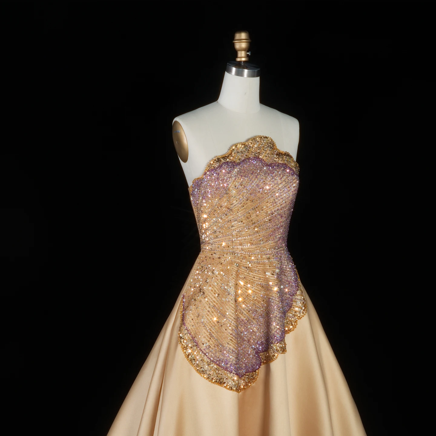 Sharon Said Dubai Luxuriöses Goldfarbenes Trägerloses A-Linien-Abendkleid mit Perlenbesetzten Handschuhen, Damen-Abendkleid SS377 Maßanfertigung – Detail 6