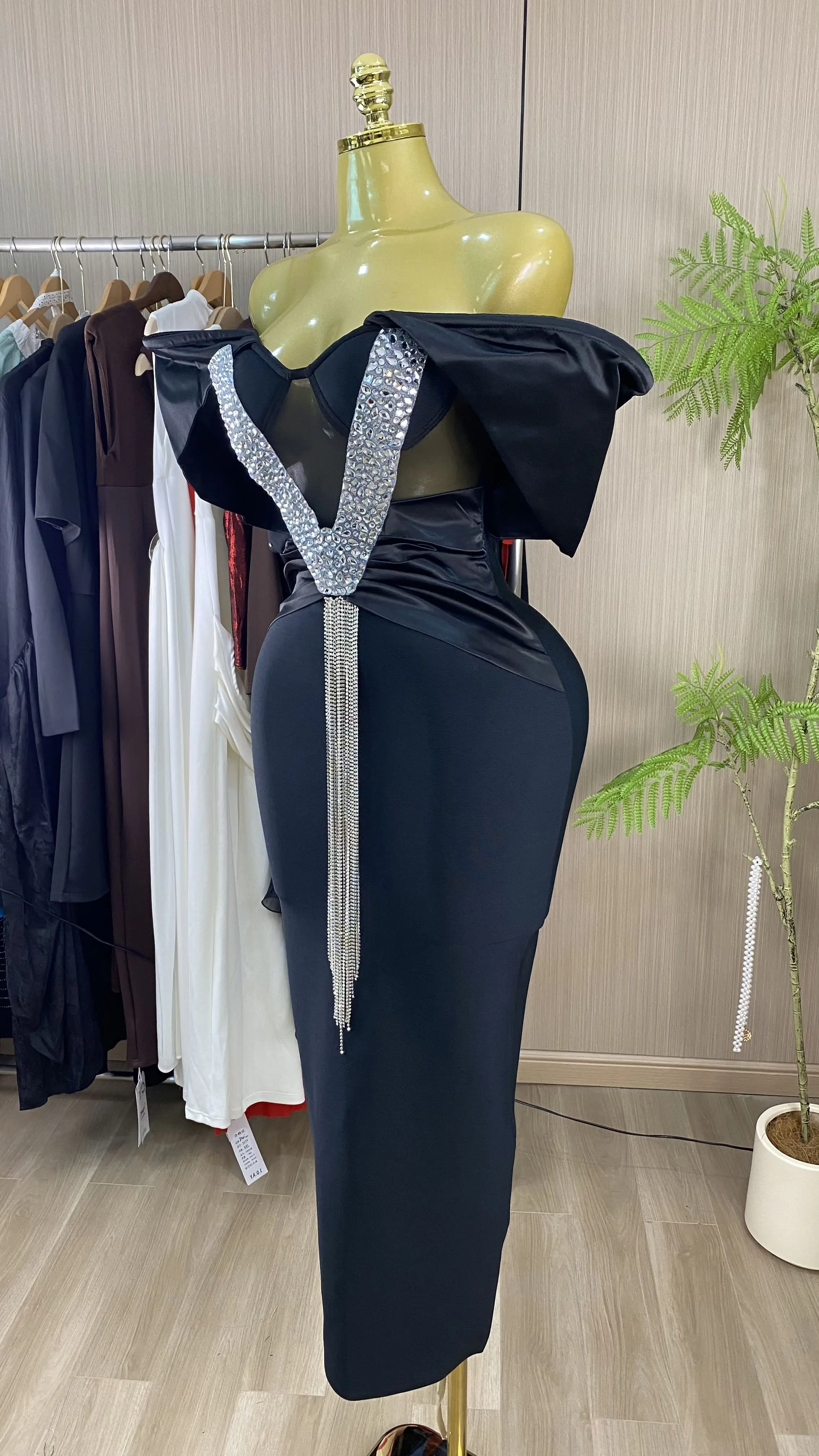 Wholesale Sparkling Chain-Detail Bodycon Dress – Luxury Women's Bandage Dress for Birthday Parties-GZXX990