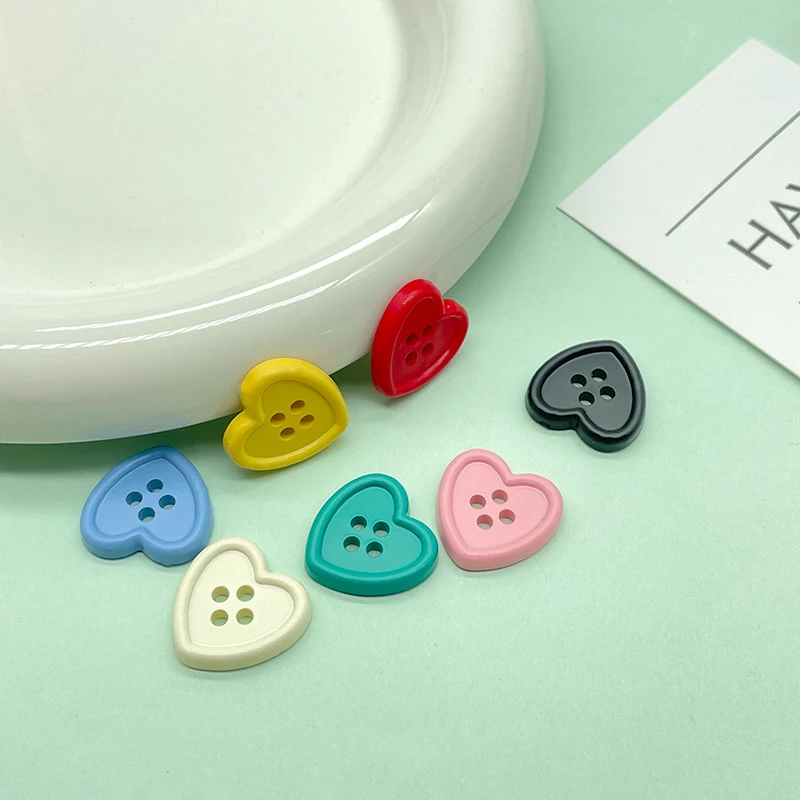 20pcs 18mm Colored Heart Shape Plastic Buttons For Clothing  Children's Sweaters Cute Button Needlework DIY Sewing Accessories