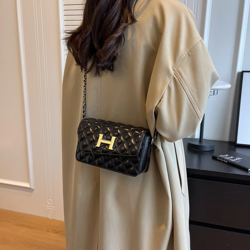 

Simple Designer Handbag Women Shoulder Bag Multifunctional Light Luxury Portable Large Capacity Daily Use