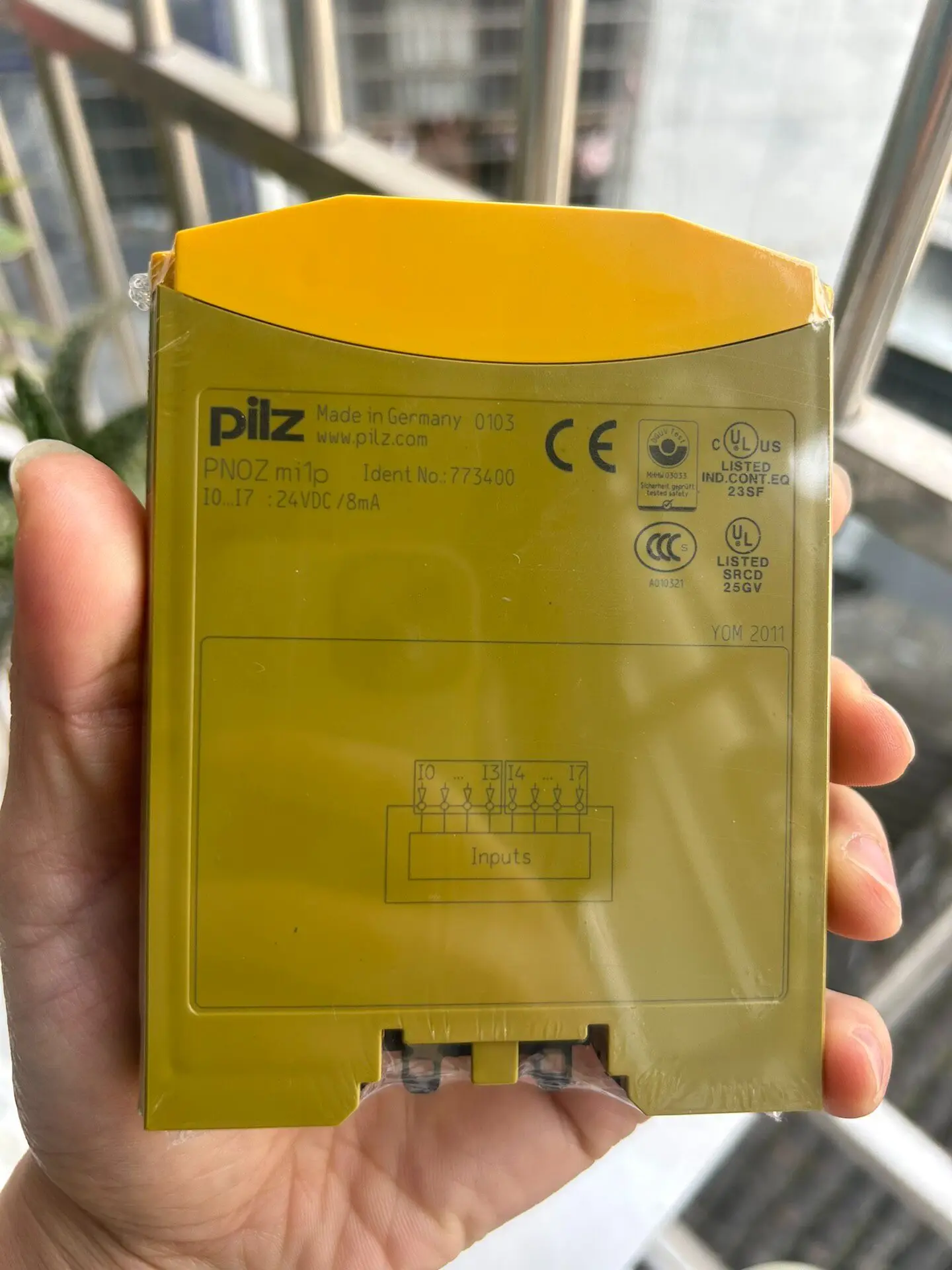 Pilz safety relay mi 1p 773400 in Stock
