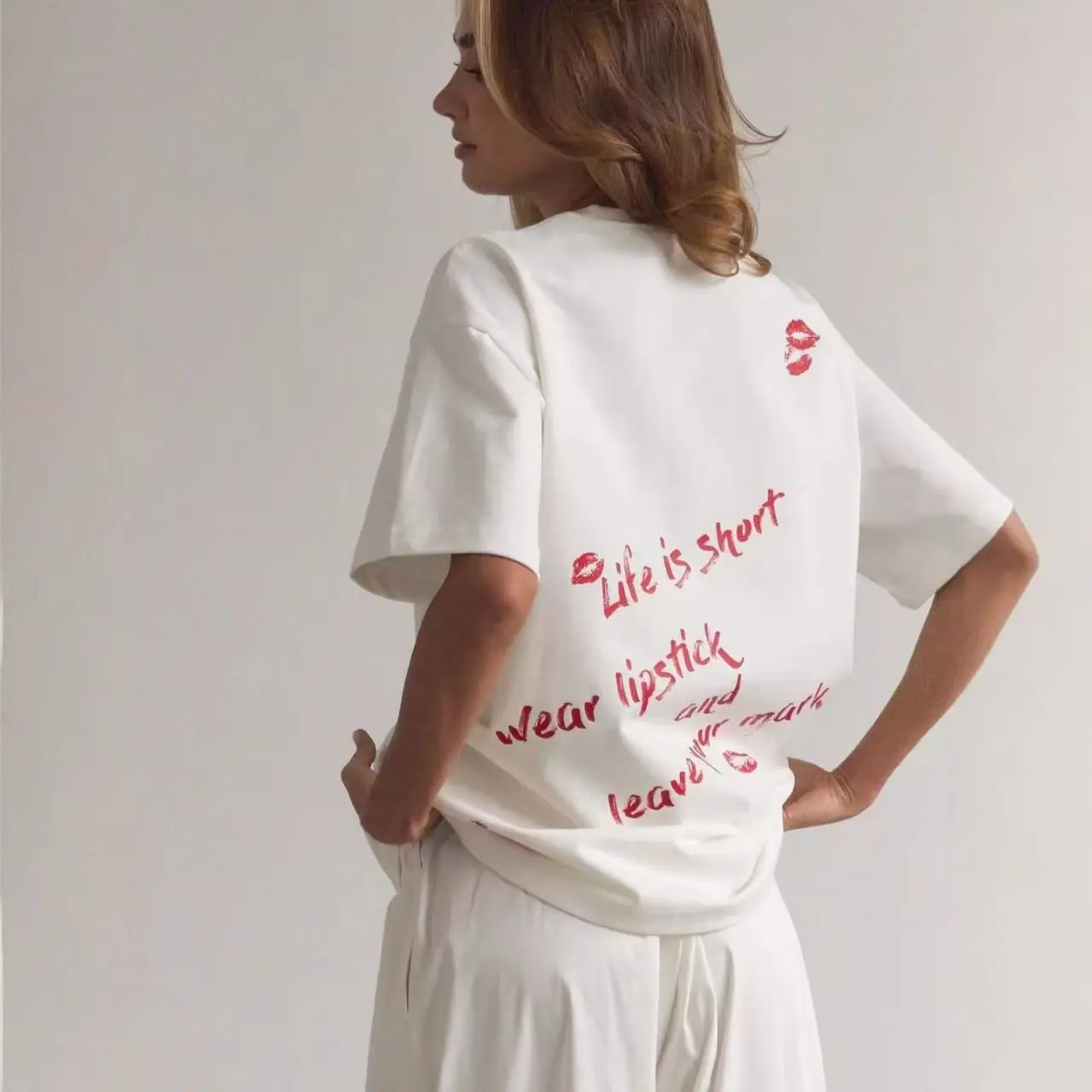Lustiges rotes Lippen-Print Weißes 100% Baumwoll-T-Shirt für Damen – Hochwertig, bequem, Oversized, Kurzarm, Freizeit-T-Shirt, Sommer 2026