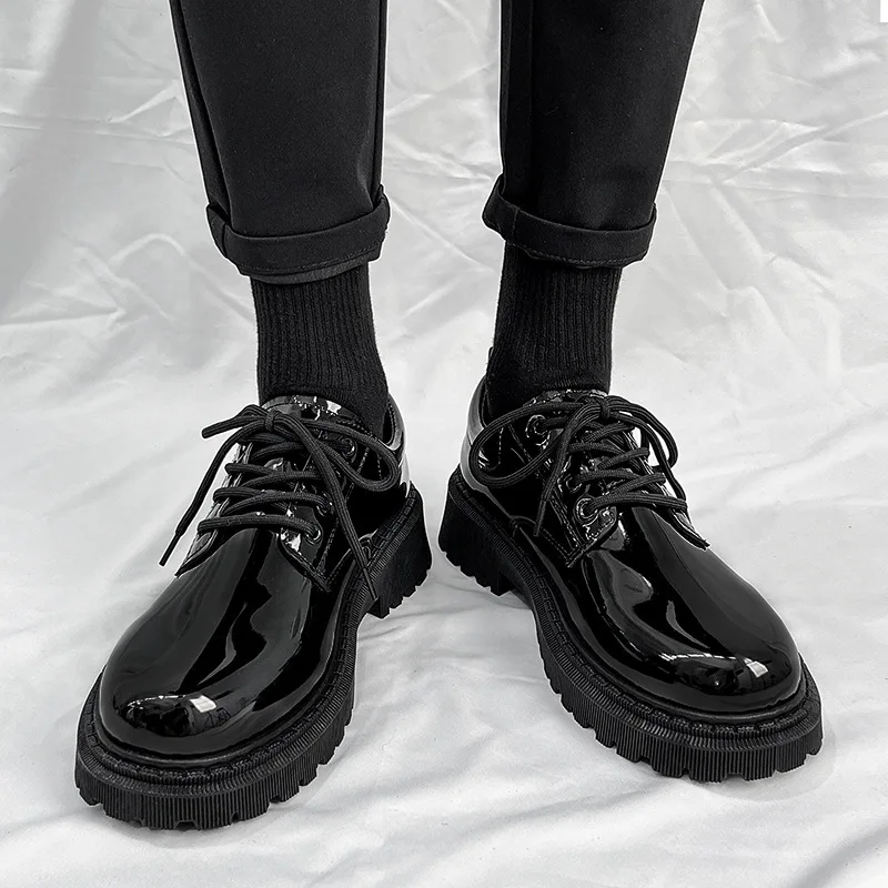 أحذية ديربي كلاسيكية بريطانية ريترو للرجال لامعة براءات الاختراع والجلود منصة مكتنزة وحيد الأعمال أحذية رسمية غير رسمية الموضة