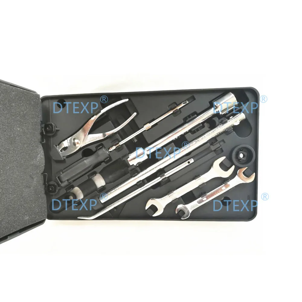 

8 Piece kit Rear Door Work Box For Pajero Fix Tool Set For Montero Shogun V31 V32 Tail Door Tool Box V33 V43 V45 7 Pieces Tools