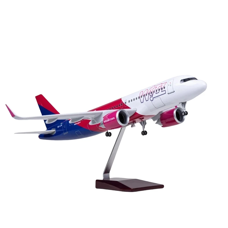Model samolotu Wizz Air Airlines A320 Neo w skali 1/80, 47 cm, z oświetleniem i kółkami, odlewany z żywicy, kolekcjonerski przedmiot wystawowy. — 2