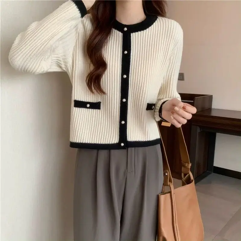 Sweater Women's Autumn Winter 202 New Splicing O-Neck Button Screw Thread Fashion Solid Color Casual Long Sleeve Knitted Top