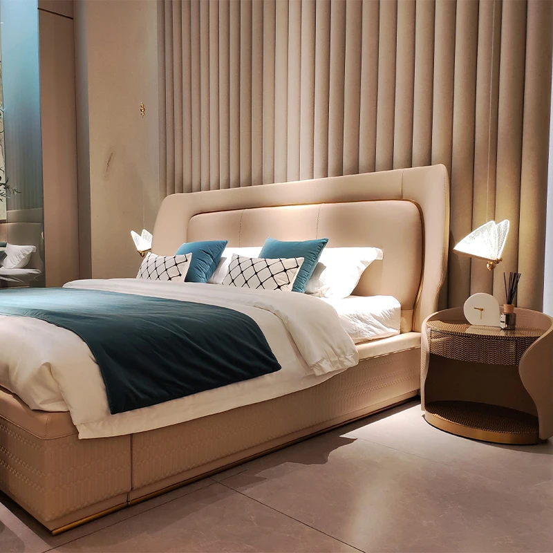 Meja samping tempat tidur bundar modern dengan finishing kayu halus