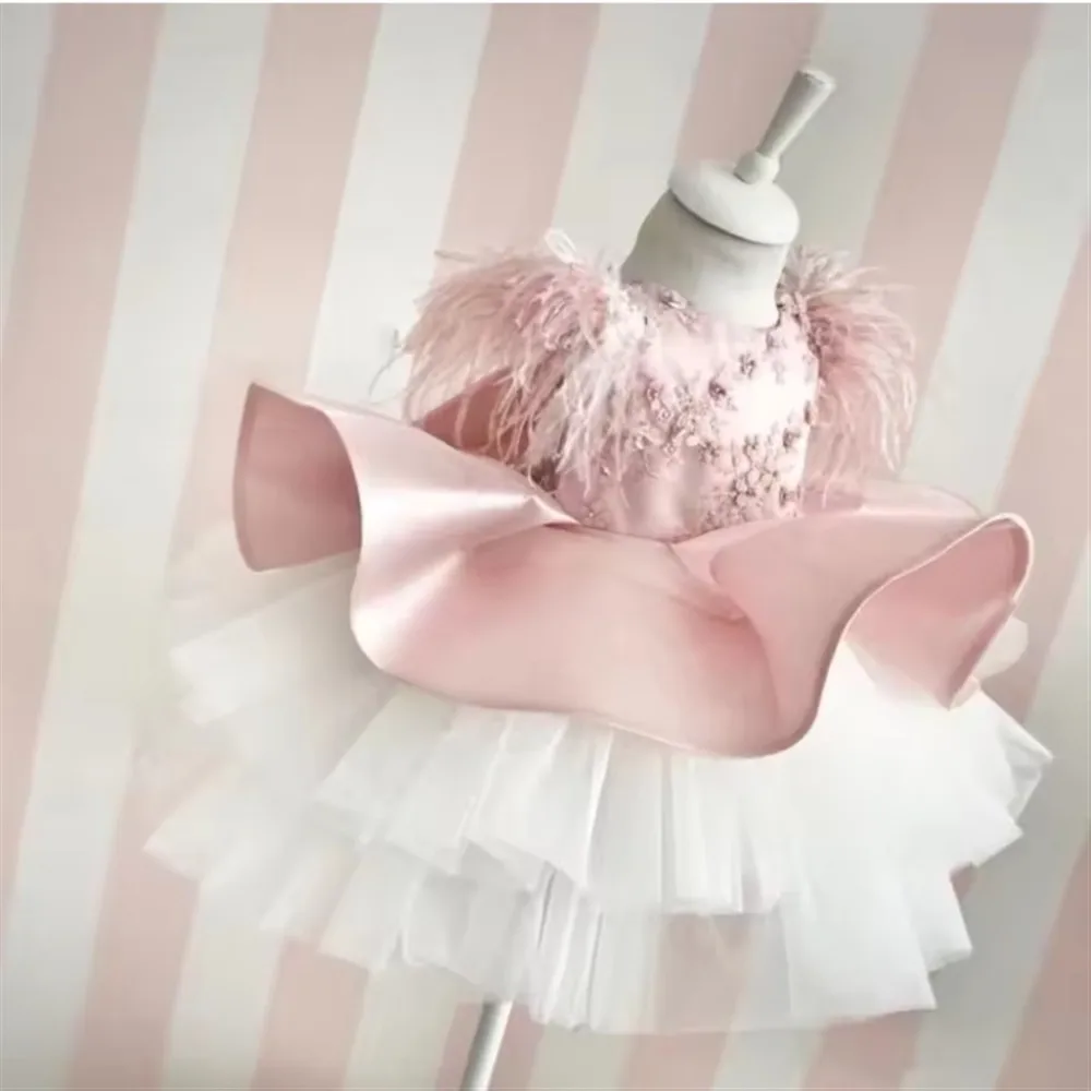 

Pink Cute Flower Girl Wedding Dress Satin Sleeveless Applique Bow Feather Tiered Girl Pageant Gown Children Birthday Party Dress
