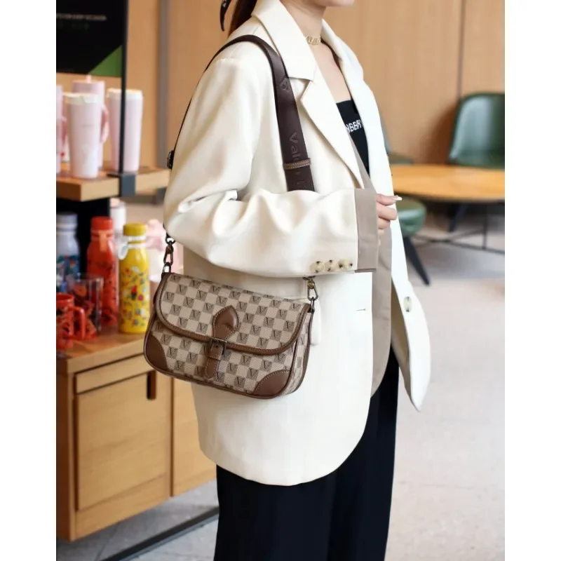 

2025 Women's Stylish Adjustable Tote - Spacious Crossbody & Handheld Bag for Fashionable Daily Commuting