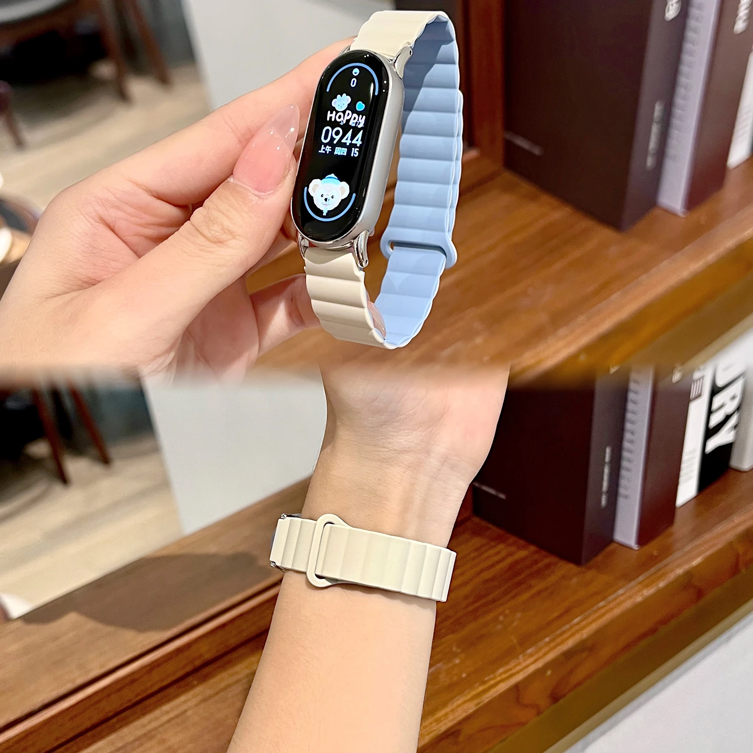 

The silicone magnet is suitable for the Xiaomi Band 8 por strap mi8 9 sports easy to take without falling off